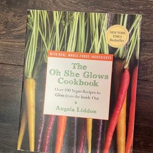The Oh She Glows Cookbook: Over 100 Vegan Recipes to Glow from the Inside Out